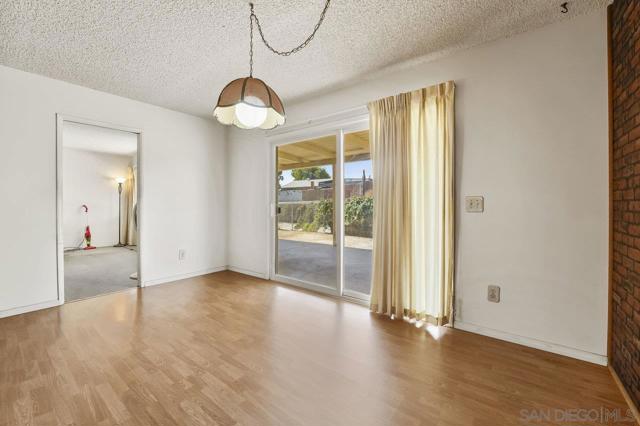 152 Leoma Ln, Chula Vista CA: https://media.crmls.org/mediaz/d2540a11-7dfd-42d1-98c6-1837588d398b.jpg