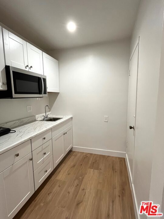 11680 W OHIO Avenue, Los Angeles CA: https://media.crmls.org/mediaz/d2541d1f-01f7-405a-96a5-0b31816cf32a.jpg