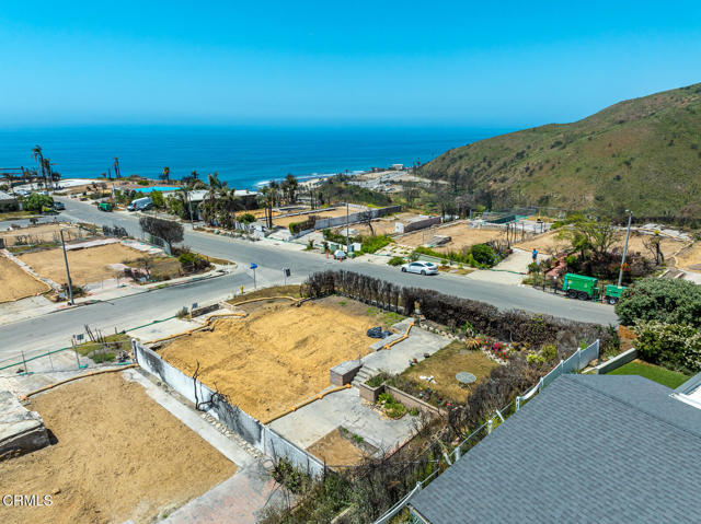 18449 Kingsport Drive, Malibu CA: https://media.crmls.org/mediaz/d2549bdc-9d8a-4565-83bf-703d996c7f50.jpg