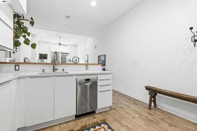 630 Thomas L Berkley Way, Oakland CA: https://media.crmls.org/mediaz/d2549e4e-7253-416b-a8c2-a3cd619505cd.jpg