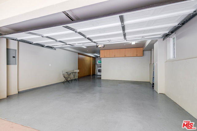 4125 W Hood Avenue, Burbank CA: https://media.crmls.org/mediaz/d25507dd-3bf4-45c2-a72e-f25d286188a2.jpg