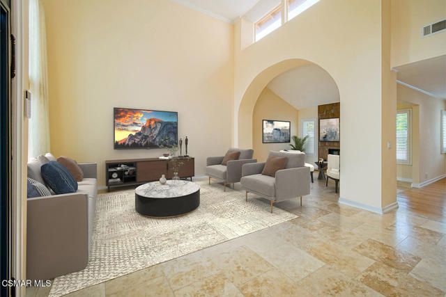 2111 Peak Place, Thousand Oaks CA: https://media.crmls.org/mediaz/d2555432-0cd1-4346-8d0b-b217ab04c63b.jpg