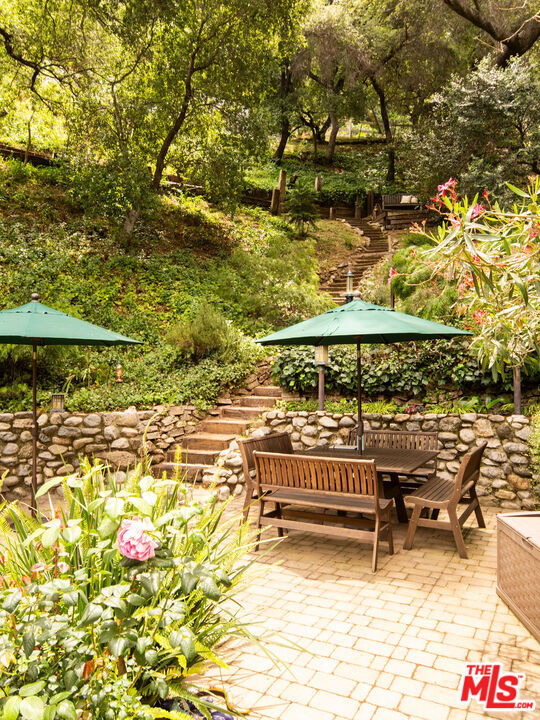 8162 Kirkwood Drive, Los Angeles CA: https://media.crmls.org/mediaz/d2555af9-4a07-4242-a4d5-79c7b35fb999.jpg
