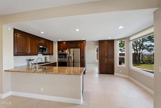 1347 La Culebra Circle, Camarillo CA: https://media.crmls.org/mediaz/d2556fd5-004b-4917-a453-ed6eea710522.jpg