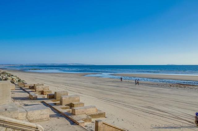 1750 Avenida Del Mundo, Coronado CA: https://media.crmls.org/mediaz/d255efa0-edaf-46f4-86ec-b1c56b9a0f40.jpg