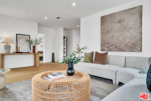 7832 Croydon Avenue, Los Angeles CA: https://media.crmls.org/mediaz/d256bdae-2bd3-4860-9063-7bff5c7f6aad.jpg