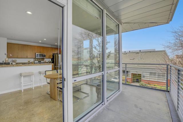 3090 Glascock Street, Oakland CA: https://media.crmls.org/mediaz/d257430f-1137-418b-a7f2-ceb795663647.jpg