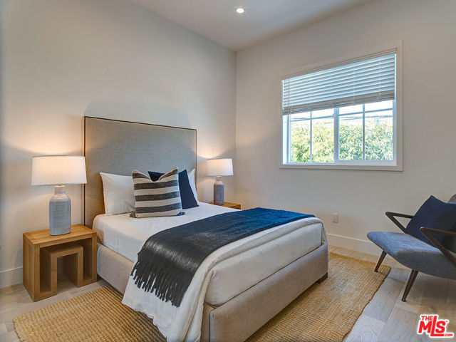 11979 Mayfield Avenue, Los Angeles CA: https://media.crmls.org/mediaz/d25789f0-e0ea-4fa8-bf95-1fcfc74a6283.jpg