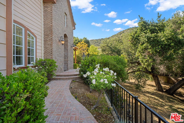 1772 Tamarack Street photo 2