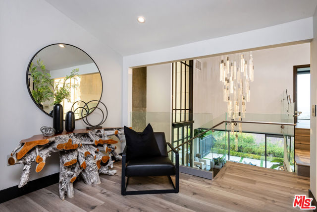 4338 Gayle Drive, Tarzana CA: https://media.crmls.org/mediaz/d259ffd6-2039-42a3-b99c-e2958367bc8b.jpg