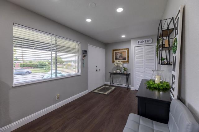 808 Saratoga Drive, Salinas CA: https://media.crmls.org/mediaz/d25a36ba-4346-4bf3-85d4-9331651e3519.jpg