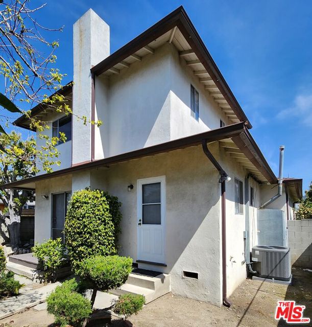 1703 Amherst Avenue, Los Angeles CA: https://media.crmls.org/mediaz/d25ac949-c544-46b4-a7ff-976606d8a5cf.jpg