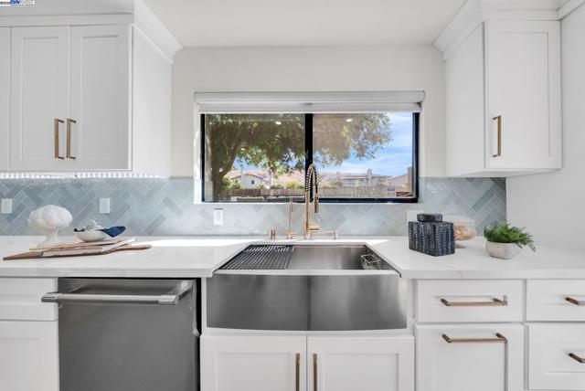 524 Gamay Ct, Fremont CA: https://media.crmls.org/mediaz/d25b136d-4fdc-40d4-bb98-7ca20e2a3b75.jpg