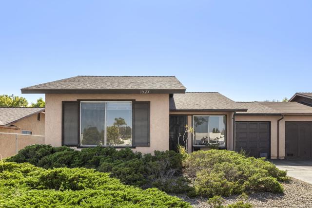 1523 Temple Heights Drive, Oceanside CA: https://media.crmls.org/mediaz/d25b901b-8a95-4f49-9f06-8ff72e92f658.jpg