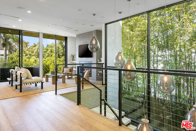 428 N La Jolla Avenue, Los Angeles CA: https://media.crmls.org/mediaz/d25be745-1b02-4337-96d6-d80cc0dd36aa.jpg