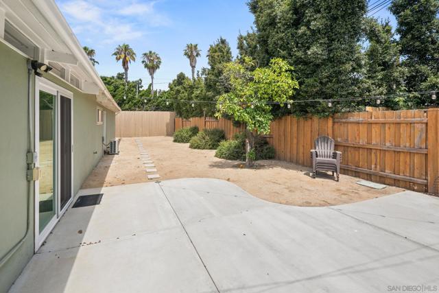 435 Country Club Ln, Coronado CA: https://media.crmls.org/mediaz/d25c583c-3c8d-4e07-a13a-de6dba326ee5.jpg