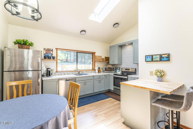 10941 Gurley Lane, Mendocino CA: https://media.crmls.org/mediaz/d25c6854-0c63-4e71-89c2-ab3cfed5e220.jpg
