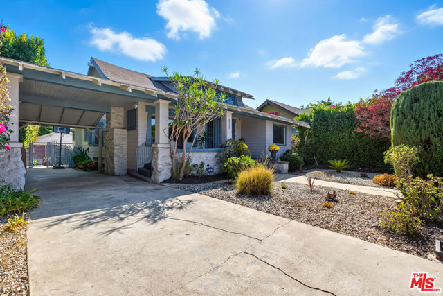 2114 W 28th Street, Los Angeles CA: https://media.crmls.org/mediaz/d25c882b-96cf-4d05-a6dd-02a520933962.jpg