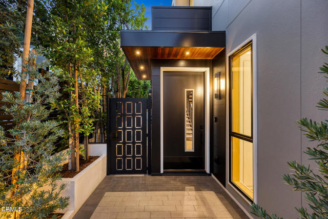 Detail Gallery Image 11 of 73 For 10747 Valleyheart Dr, Studio City,  CA 91604 - 4 Beds | 3 Baths