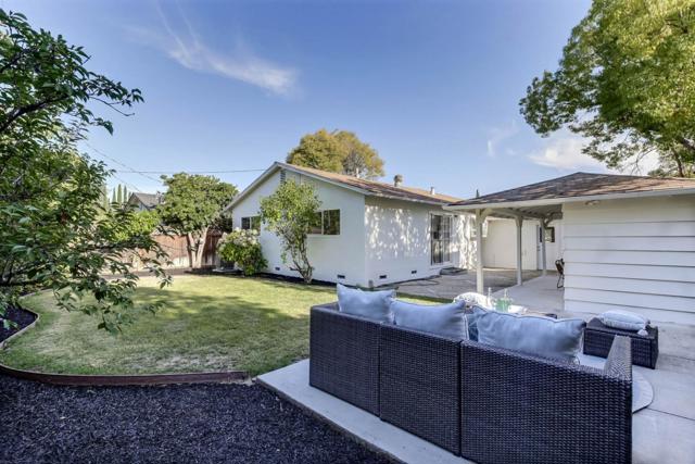 7433 Rollingdell Drive, Cupertino CA: https://media.crmls.org/mediaz/d25d081e-d0d9-4c3f-8219-1cf18db32987.jpg