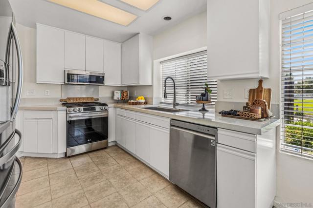 5341 Gooseberry Way, Oceanside CA: https://media.crmls.org/mediaz/d25d3684-3681-4600-800a-91dec0eb1bf9.jpg