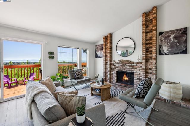 3014 BROADMOOR VIEW, Oakland CA: https://media.crmls.org/mediaz/d25d5910-ebaa-4cf0-9e5d-be70ec77217c.jpg