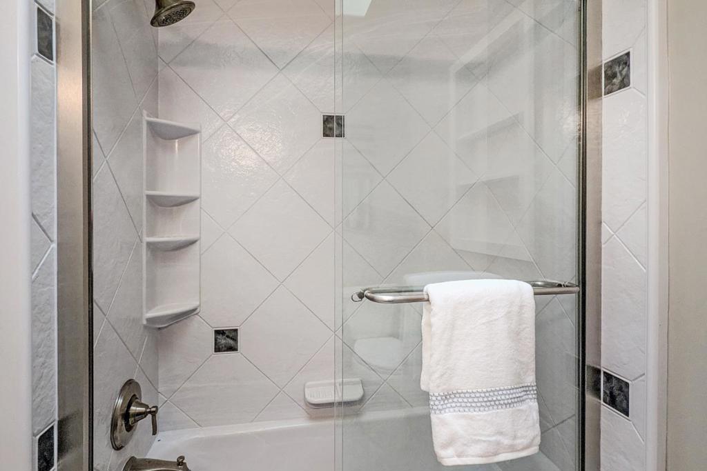 https://media.crmls.org/mediaz/d25de99e-1b33-4f62-b32e-b6651d7051f2.jpg?preset=X-Large
