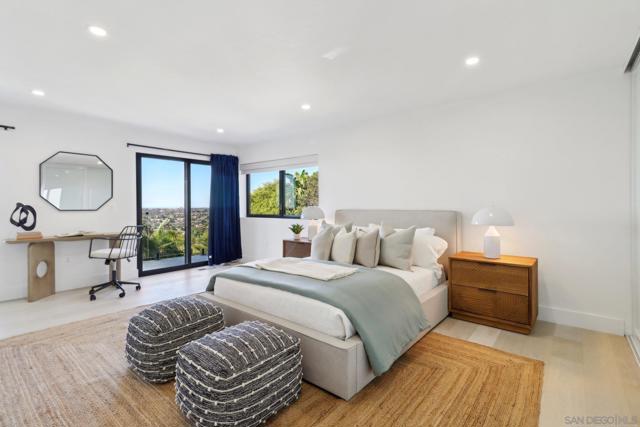 7117 Obelisco Cir, Carlsbad CA: https://media.crmls.org/mediaz/d25e24a8-9e20-4995-93c6-c9b9fb25a805.jpg