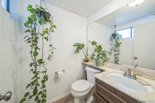 970 Marlin Dr, Vista CA: https://media.crmls.org/mediaz/d25e315a-87f5-4746-938b-c3e66839367a.jpg