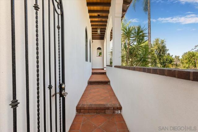 2103 Sunnyside Ave, El Cajon CA: https://media.crmls.org/mediaz/d25e767d-9128-4bc0-a817-f0852d3dd948.jpg