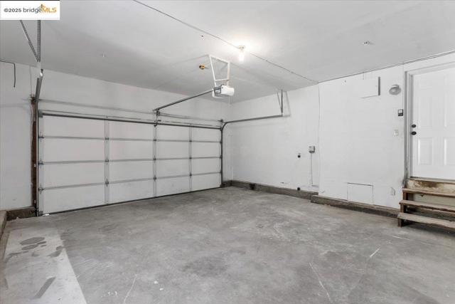 33526 4th ST, Union City CA: https://media.crmls.org/mediaz/d25e7889-ff2e-4164-be9b-124860d6f104.jpg