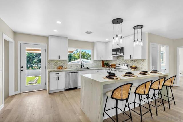 13725 Adrian St, Poway CA: https://media.crmls.org/mediaz/d25e7f70-f0c1-43c1-9b1c-e8998a5c87cd.jpg