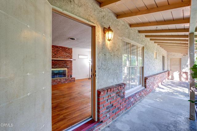 Detail Gallery Image 5 of 49 For 3942 Los Olivos Ln, Glendale,  CA 91214 - 3 Beds | 2 Baths