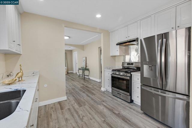 2027 83Rd Ave, Oakland CA: https://media.crmls.org/mediaz/d25ef048-6bd0-4b3e-a26e-d935fcd6f0ee.jpg