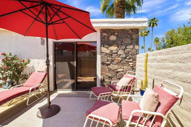 74903 Chateau Circle, Indian Wells CA: https://media.crmls.org/mediaz/d25eff4a-98c8-42bf-aa9b-5c1e7cdb820e.jpg