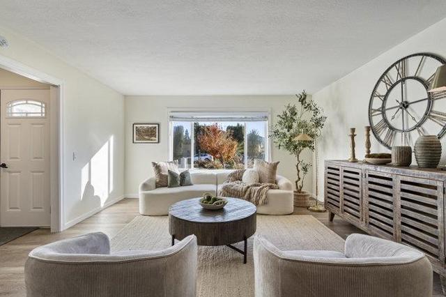 819 Cumberland Drive, Gilroy CA: https://media.crmls.org/mediaz/d25f1898-21ff-482d-a6a7-5f2cc3fcf13f.jpg