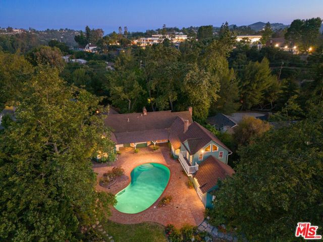 15401 Mulholland Drive, Los Angeles CA: https://media.crmls.org/mediaz/d25f1c45-8be6-42c3-853b-4114109918af.jpg