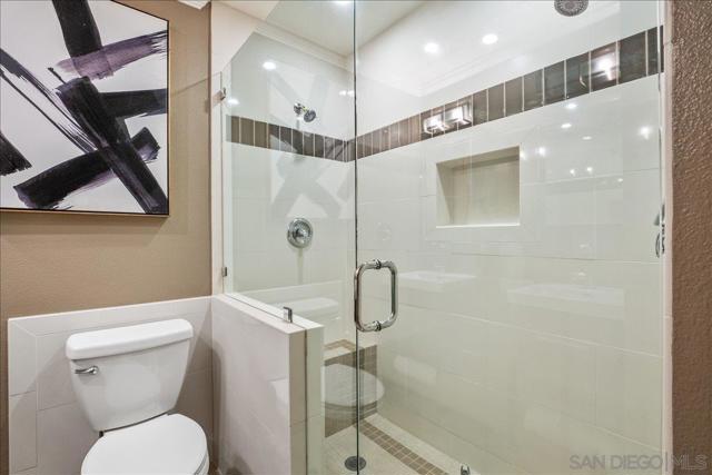 6927 Amherst St, San Diego CA: https://media.crmls.org/mediaz/d25f26a7-d9be-434a-8619-c50452ea19a7.jpg