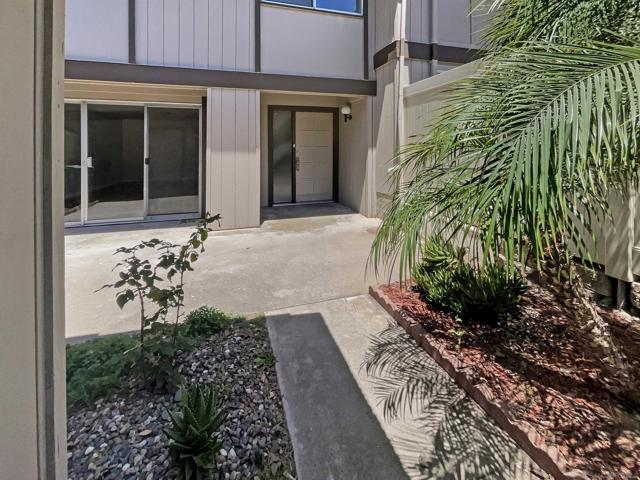 11476 Matinal Cir, San Diego CA: https://media.crmls.org/mediaz/d25fd772-3e30-456f-a403-31b5cafe0bd2.jpg