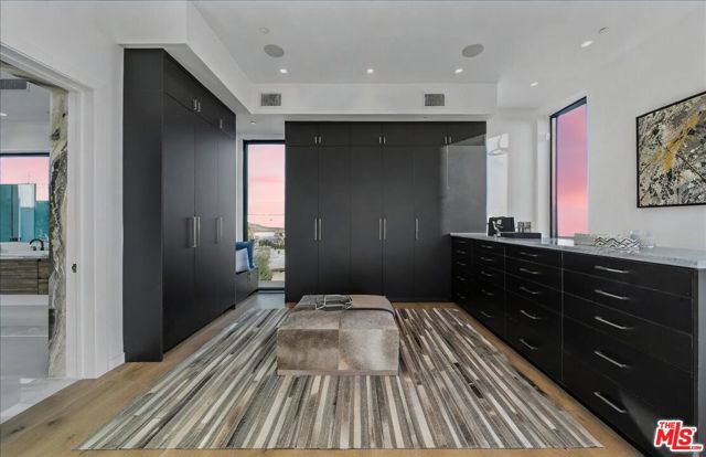 1565 Haslam Terrace, Los Angeles CA: https://media.crmls.org/mediaz/d26032b7-b993-41ad-a0d7-a36202dbdfa3.jpg