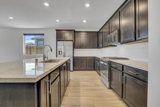 2606 Salinger Avenue, Tracy CA: https://media.crmls.org/mediaz/d2603770-cb2e-417a-afac-9df889cb57dc.jpg