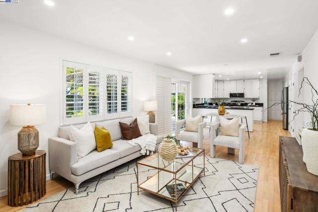 7299 Elba Ct, Dublin CA: https://media.crmls.org/mediaz/d260770c-0e2c-4bbc-8c4e-65a99c3626ff.jpg