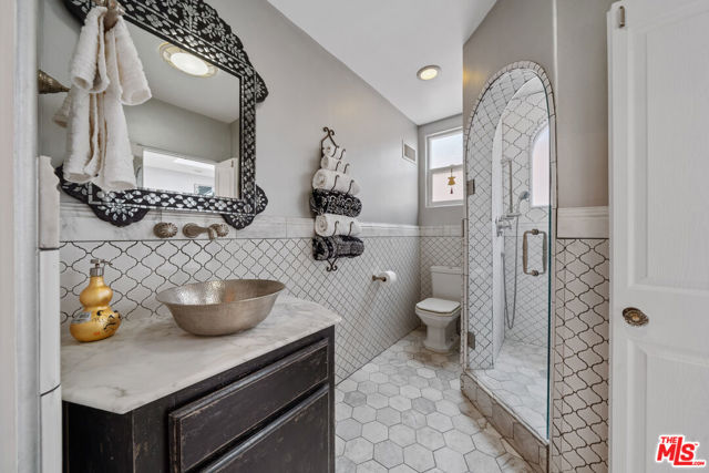 2116 3rd Street, Santa Monica CA: https://media.crmls.org/mediaz/d2609a05-953a-4af9-8e42-a3835895ec0e.jpg