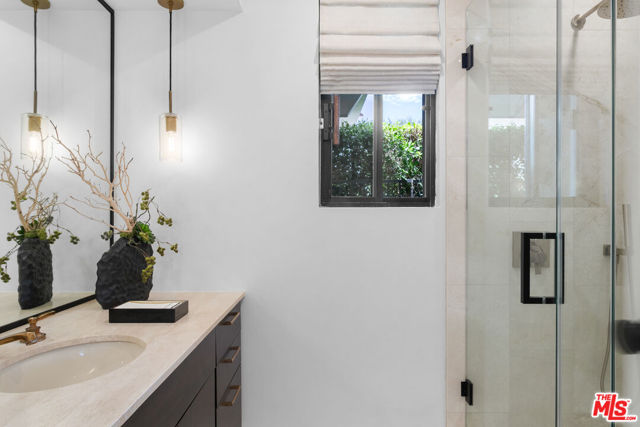 6 Exeter Court, Rancho Mirage CA: https://media.crmls.org/mediaz/d2612ed6-a328-4b67-aed8-12a20c52ecfc.jpg