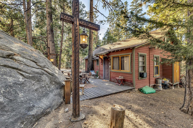 54865 Strong Dr, Idyllwild CA: https://media.crmls.org/mediaz/d2615412-18b1-490f-9574-d9eb1806e8ad.jpg