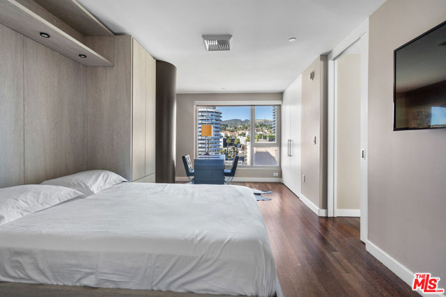 6250 Hollywood Boulevard, Los Angeles CA: https://media.crmls.org/mediaz/d2616756-5fa4-47bc-9f73-df3282c0f237.jpg