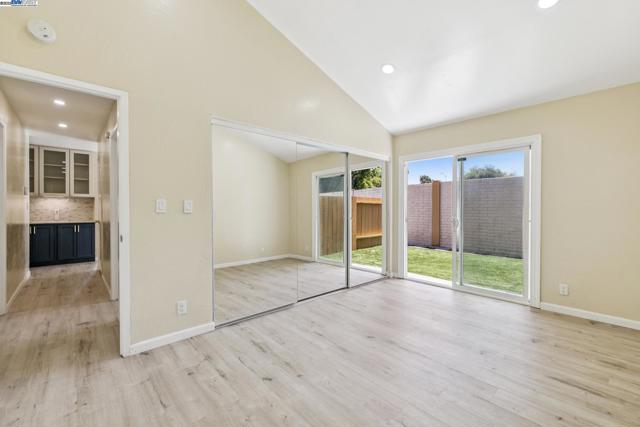 32555 Lake Bridgeport St, Fremont CA: https://media.crmls.org/mediaz/d26240eb-86d9-49ff-bc02-ccb336e3492e.jpg