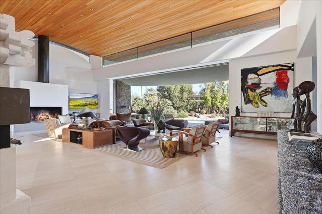 102 Waterford Circle, Rancho Mirage CA: https://media.crmls.org/mediaz/d2626252-153f-4a09-992b-af5b0a7293fd.jpg