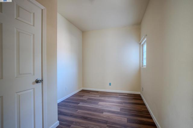 1437 25Th Ave, Oakland CA: https://media.crmls.org/mediaz/d26273c2-fdb0-4036-b1e0-56c4d33c57ff.jpg