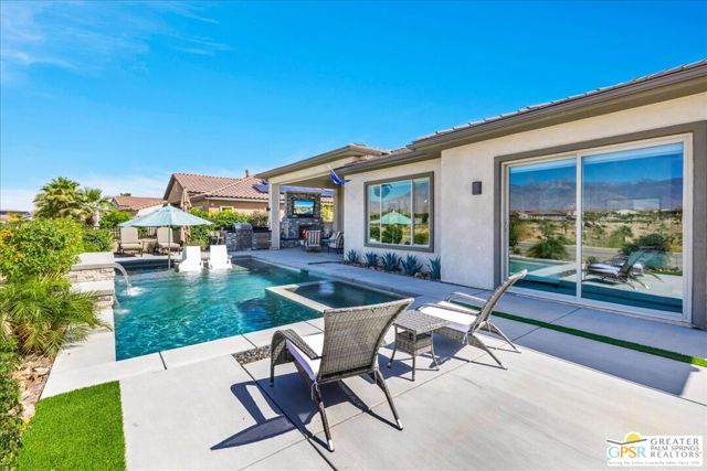 61 Zinfandel, Rancho Mirage CA: https://media.crmls.org/mediaz/d2637338-70e2-42bd-a39b-93054aa84abc.jpg